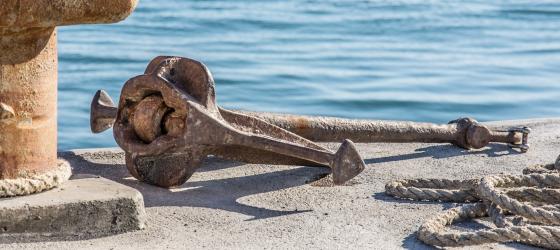 fotografia dei punti di ancoraggio su un pontile